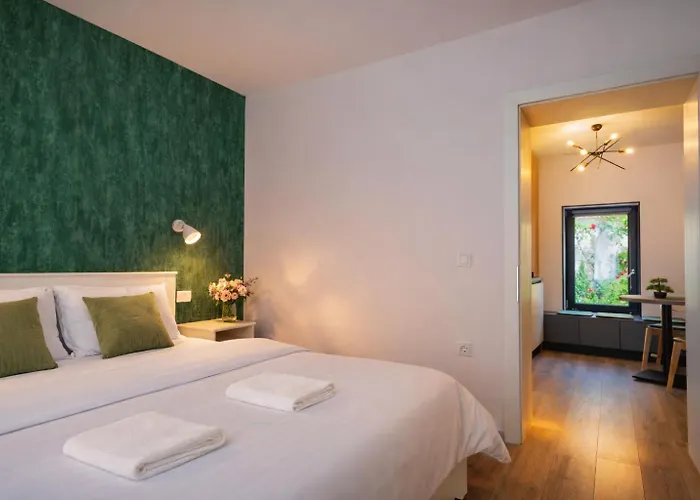 Fun House - Comfortable Stay With Garden And Near Parking